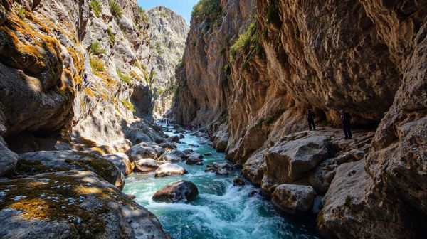Top meilleurs lieux de canyoning dans les Pyrénées à explorer